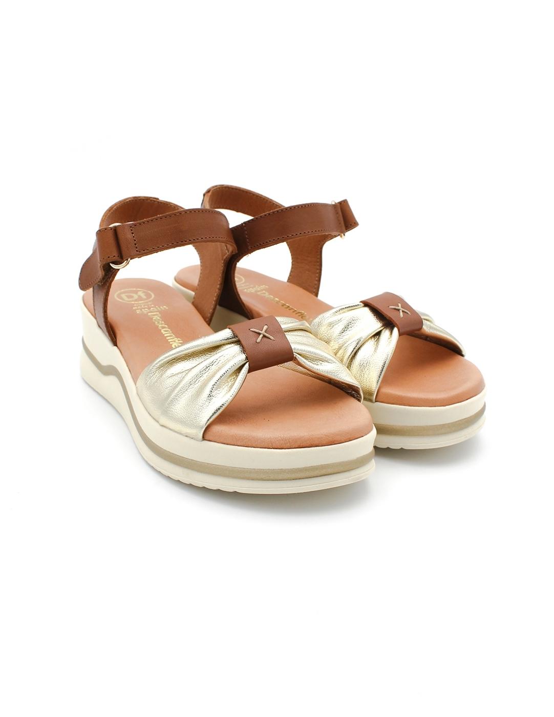 Sandalia Plataforma DESCANFLEX 25437 Platino/Cuero Mujer.