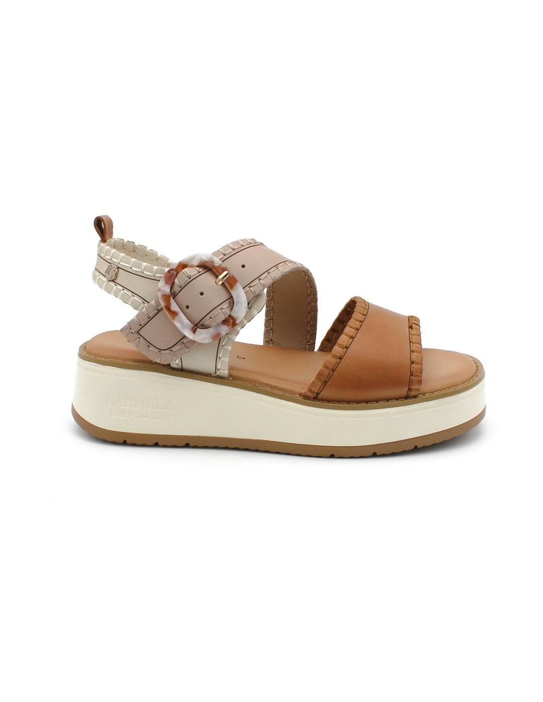 Sandalia CARMELA 162247 Cámel Bicolor Mujer.