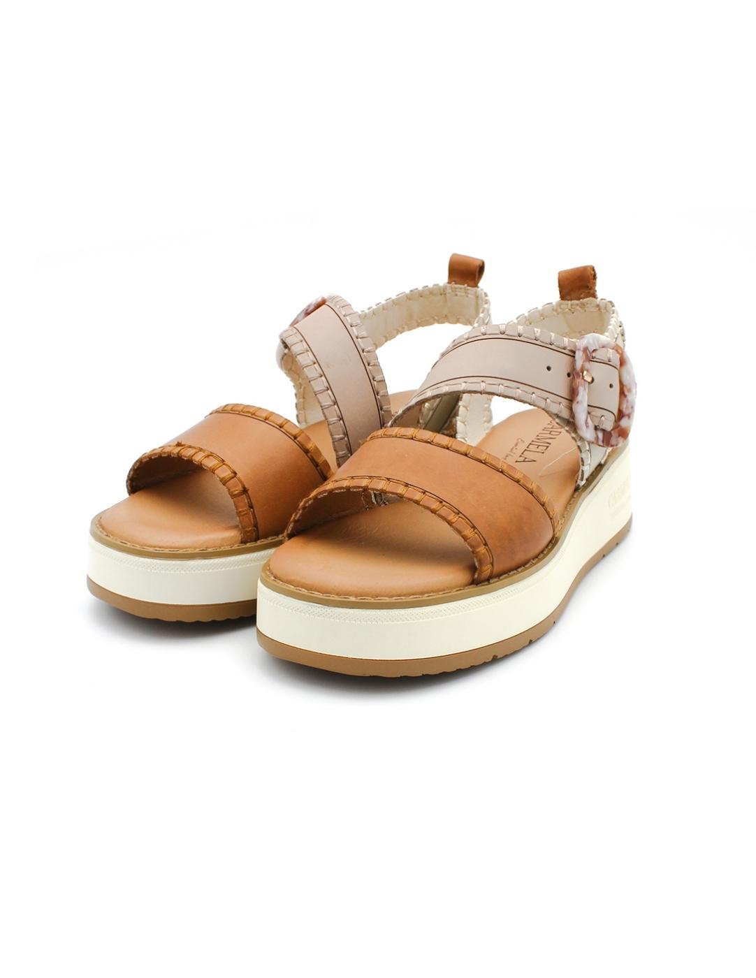 Sandalia CARMELA 162247 Cámel Bicolor Mujer.