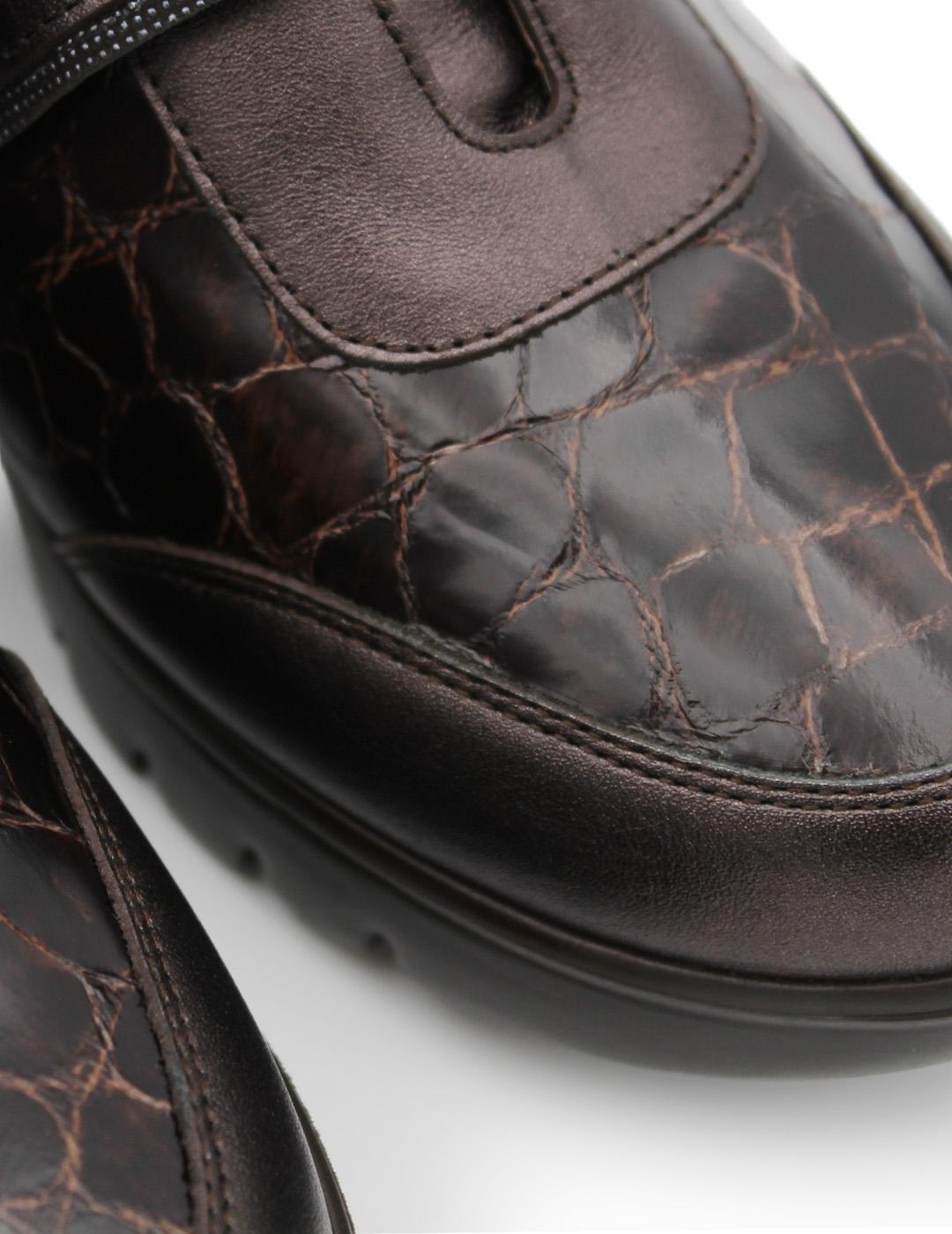 Zapato Coco Tira Ajustable Pie Santo 255852 Mujer Caoba/Topo